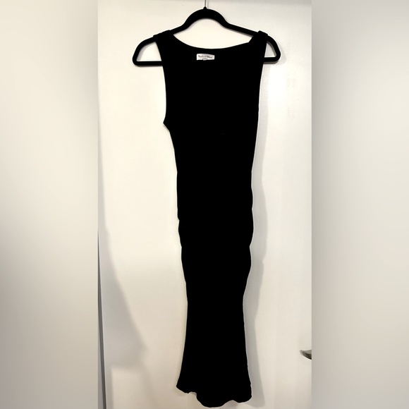 Michael Stars Dresses & Skirts - Black fitted Michael Stars flattering dress from Evereve